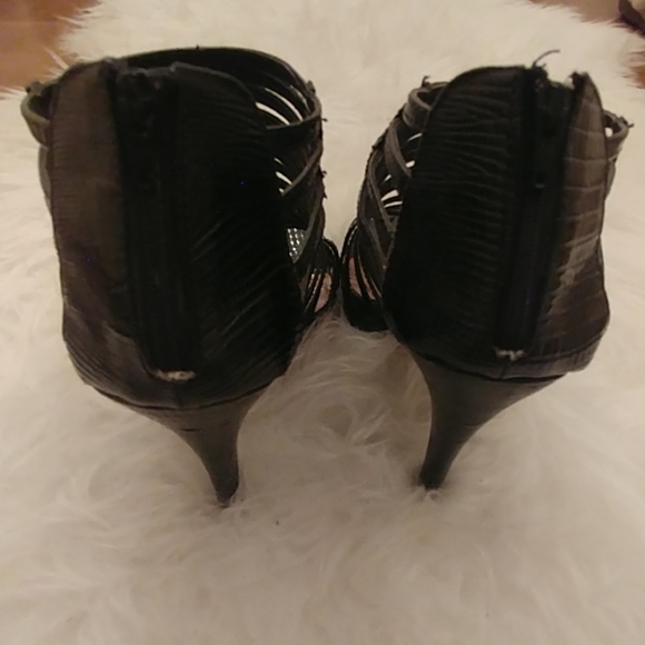 Heels - Picture 3 of 3